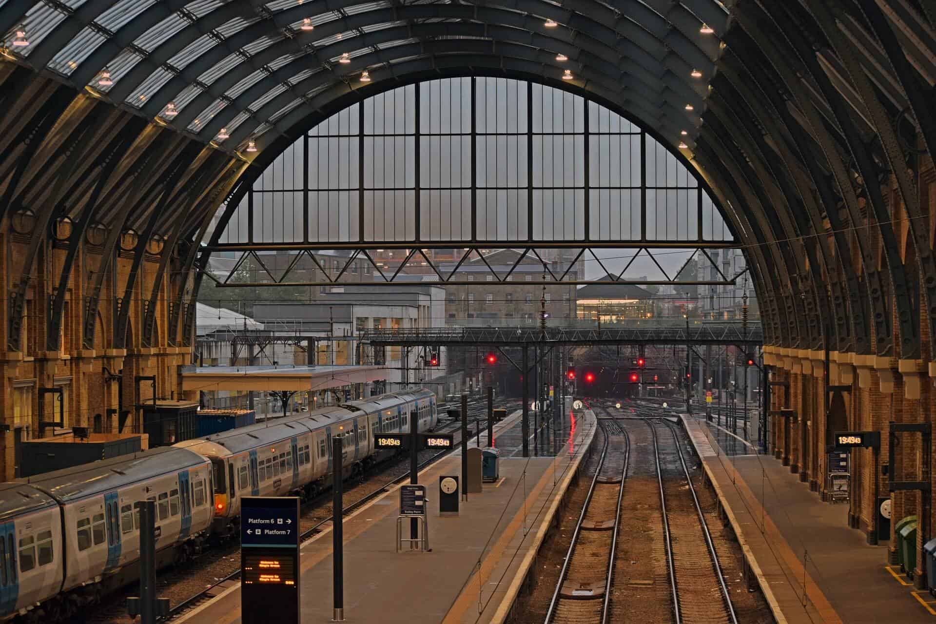 secure luggage storage london