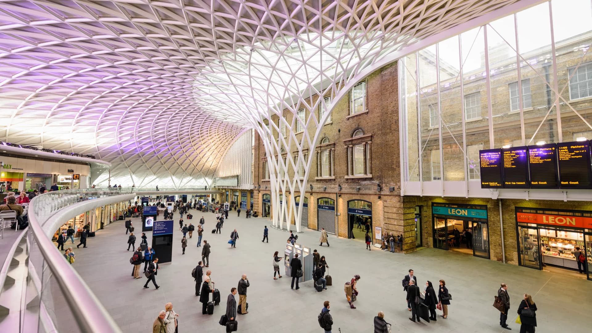 Secure luggage storage with lockers near King’s Cross