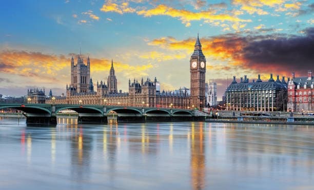 Travelers using fast luggage drop-off service in London